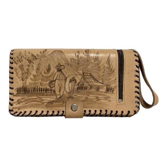 Handmade Tooled El Salvador wallet has lots of storage and inside mirror. - Picture 3 of 8
